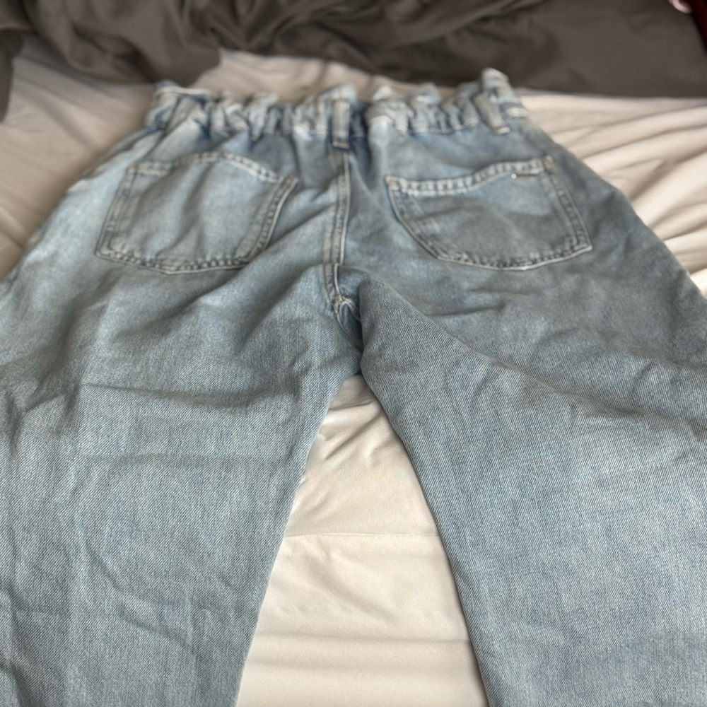 Zara Men's Relaxed Fit Jeans in Light Blue